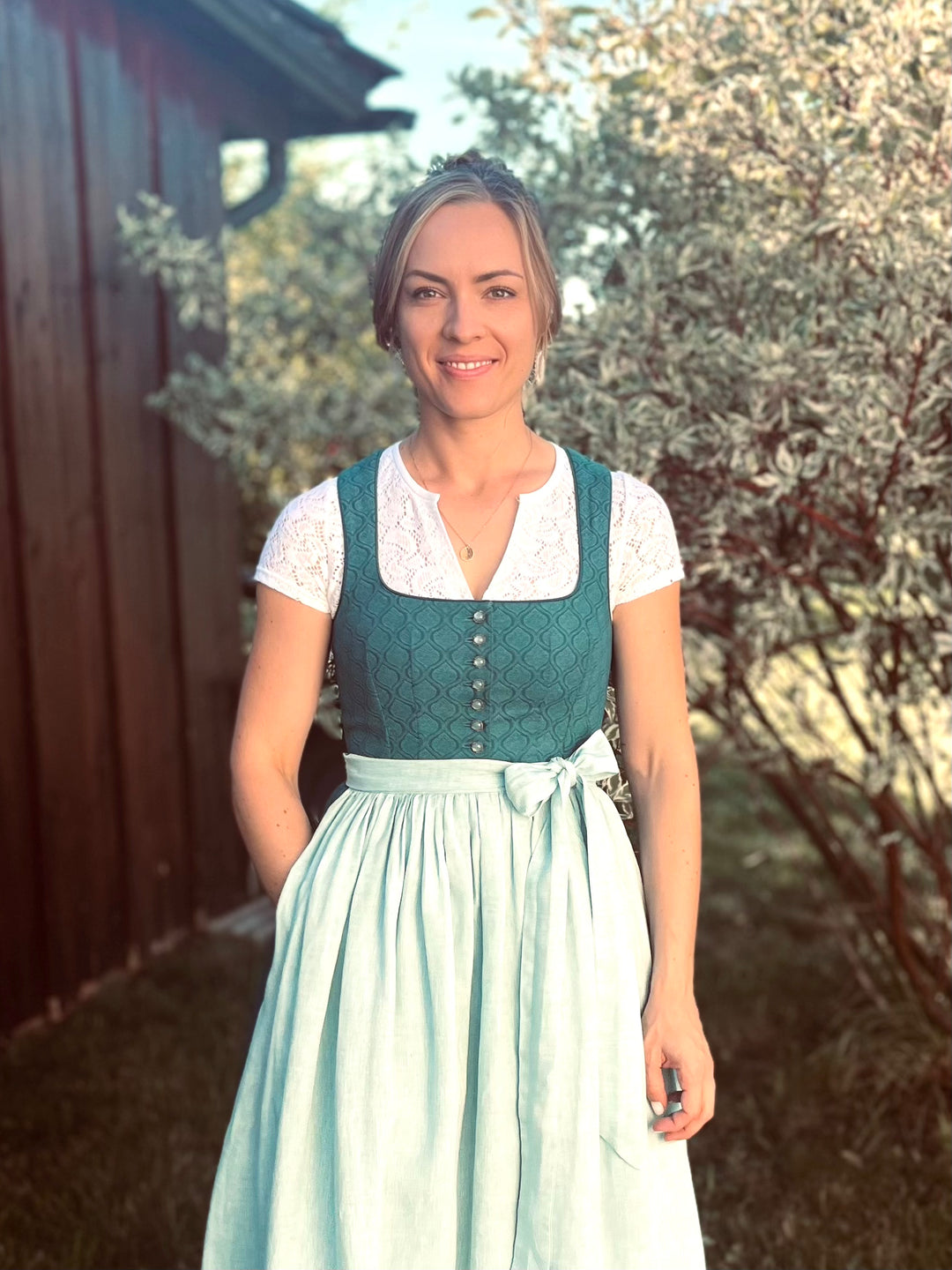 Dirndlbluse Lea