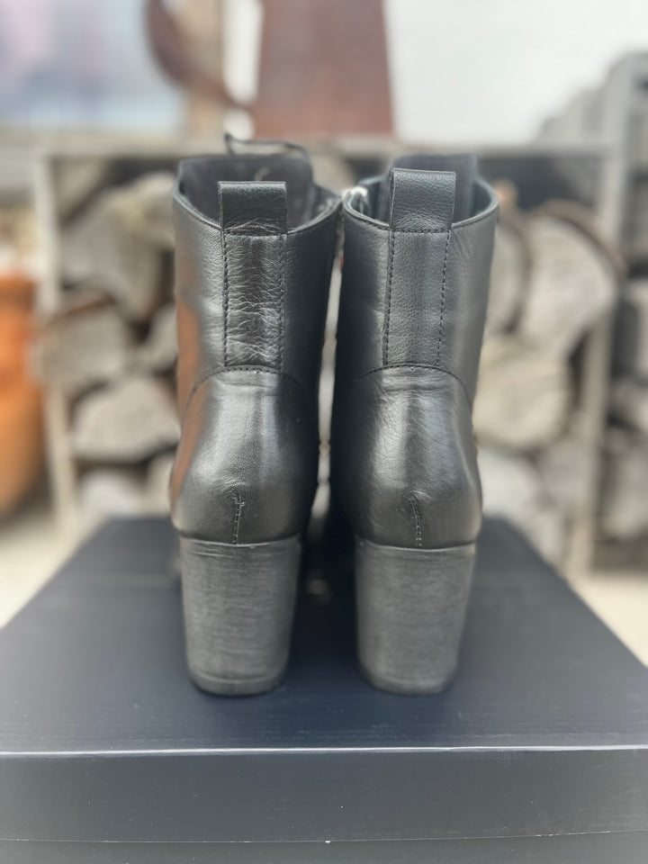 Stiefelette schwarz