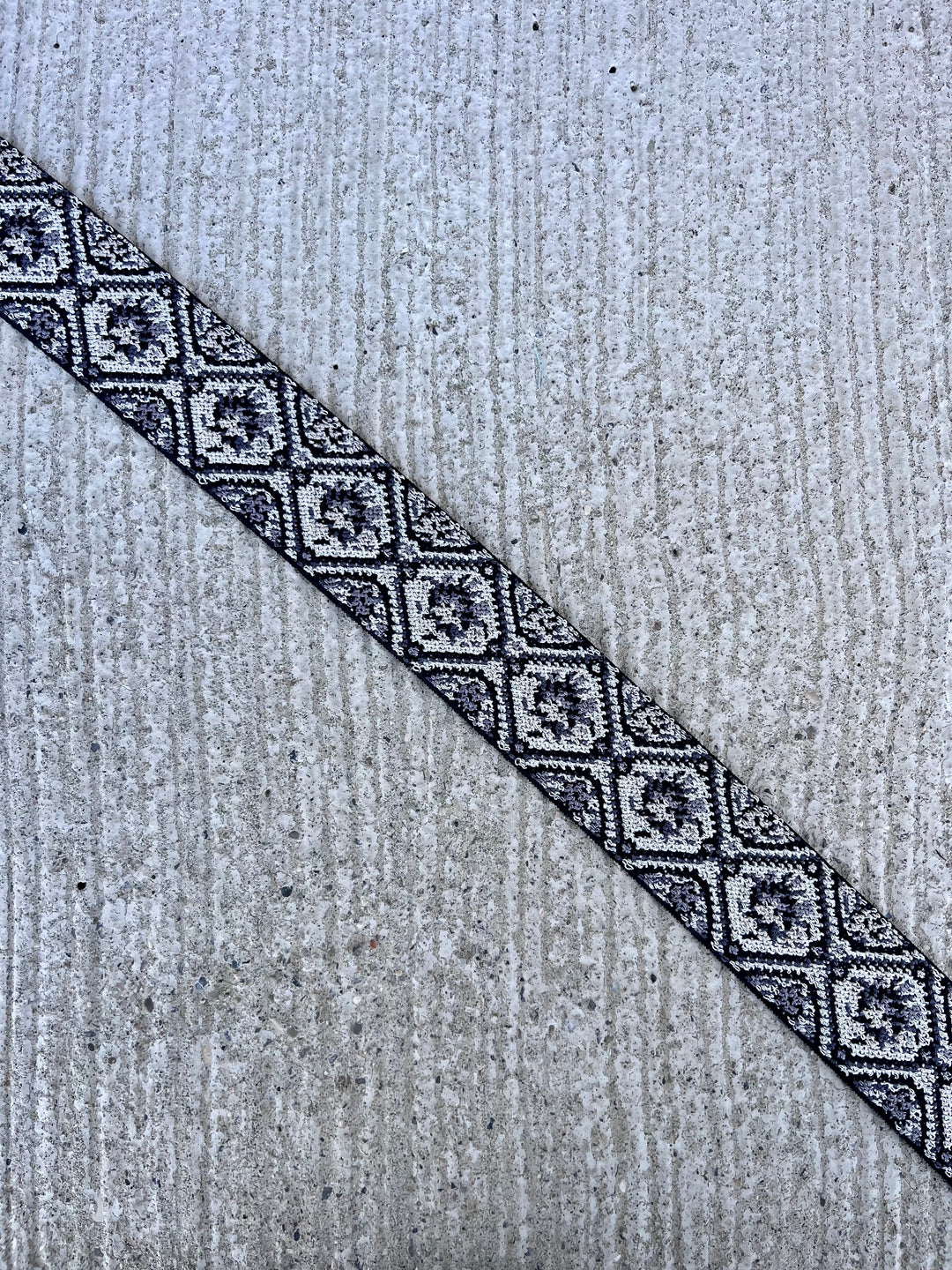 Gummibund BLÜMCHEN GRAU 1,0 m